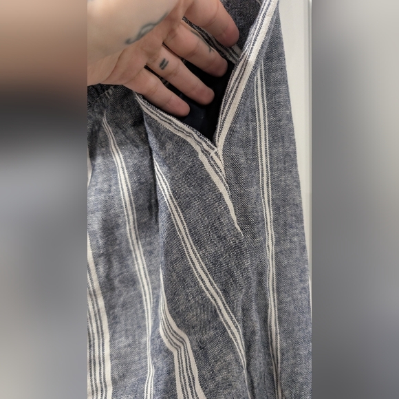 Old Navy Blue and White Striped Straight Leg Pants - Picture 4 of 7